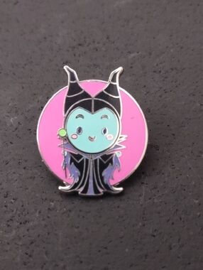 New Never Attached To PIN BOARD   World Of Evil Mystery Pin (Maleficent) 1 inch